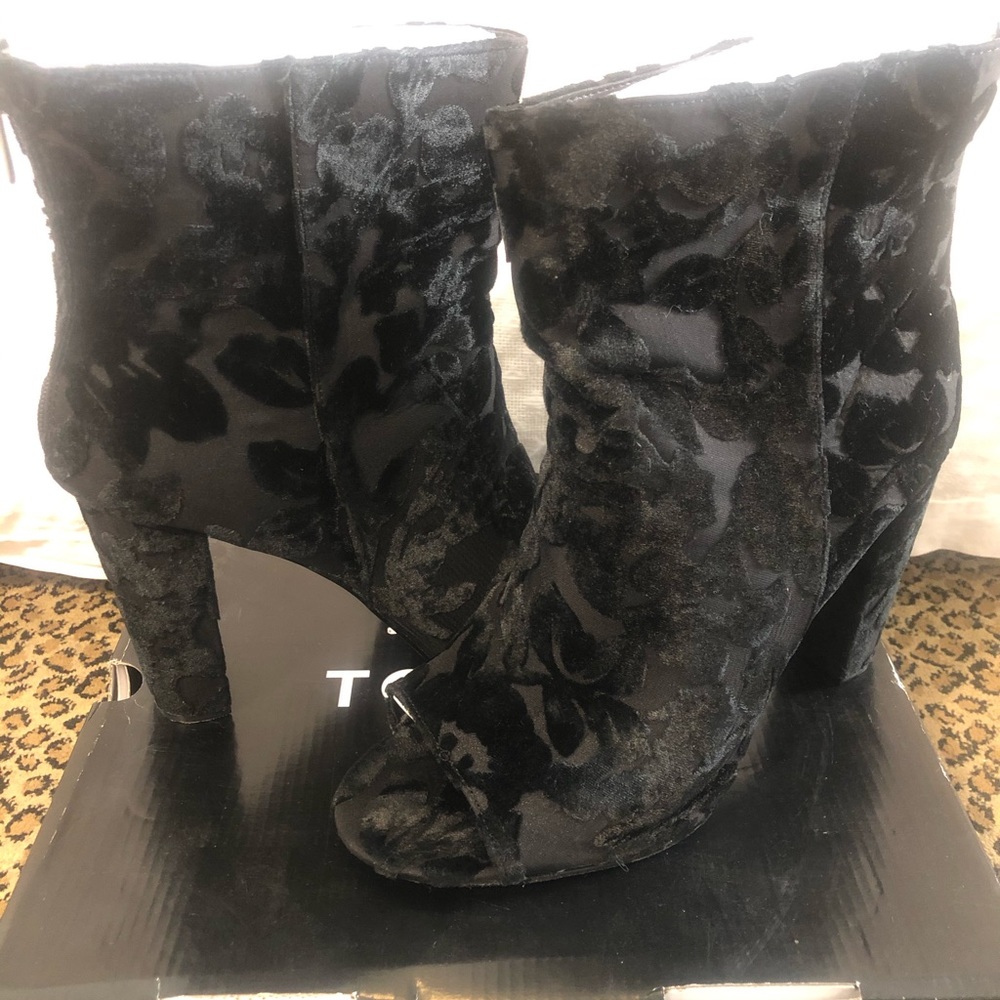 Torrid Size 12w Floral velvet booties open toe